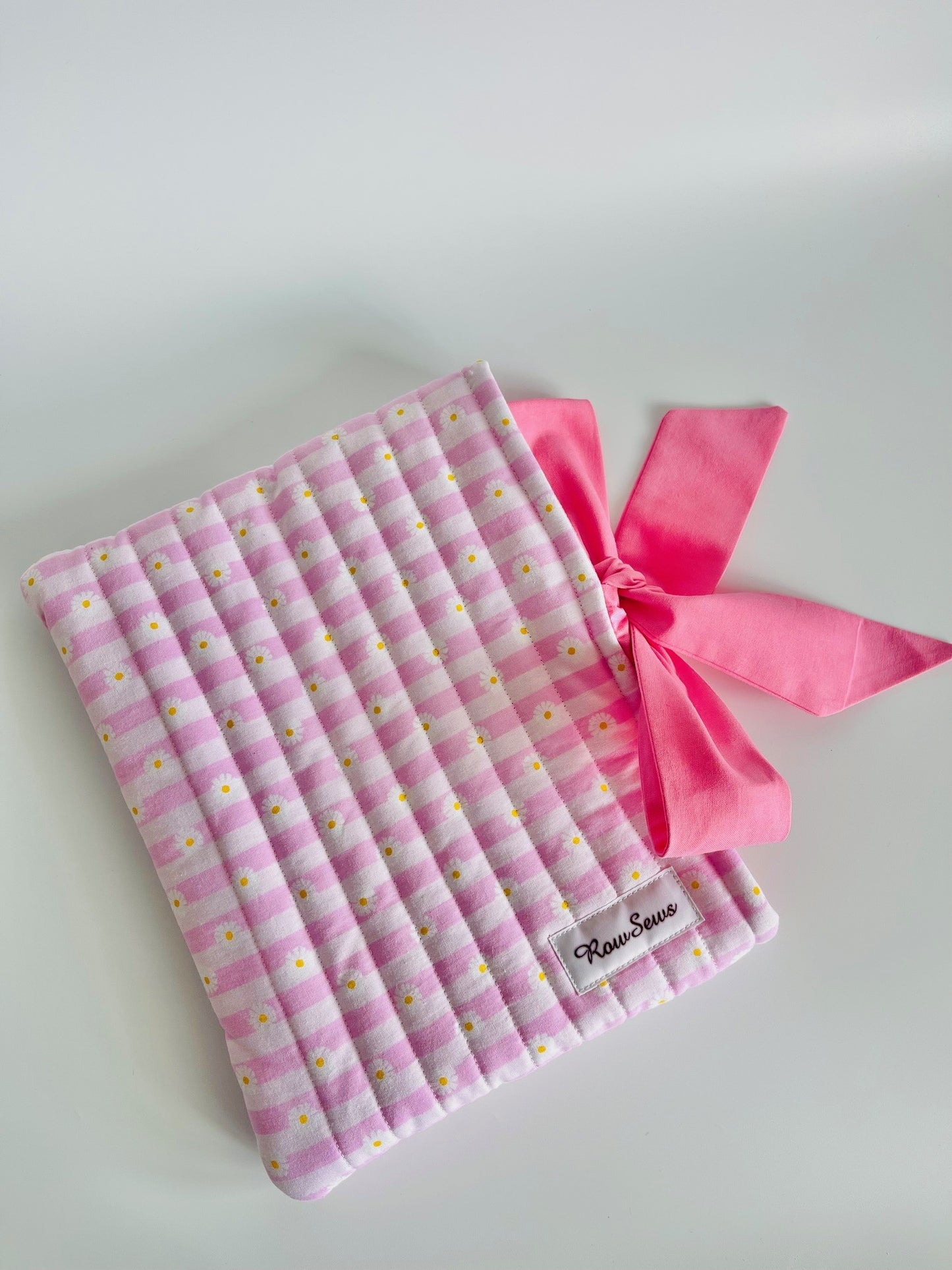 Quilted Book Sleeve - Daisy Dreams