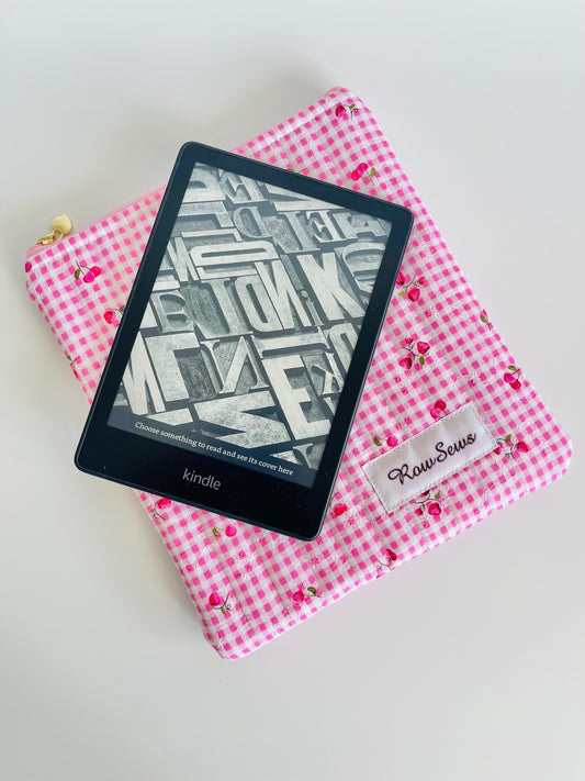 Quilted eReader Sleeve - Pinky Check