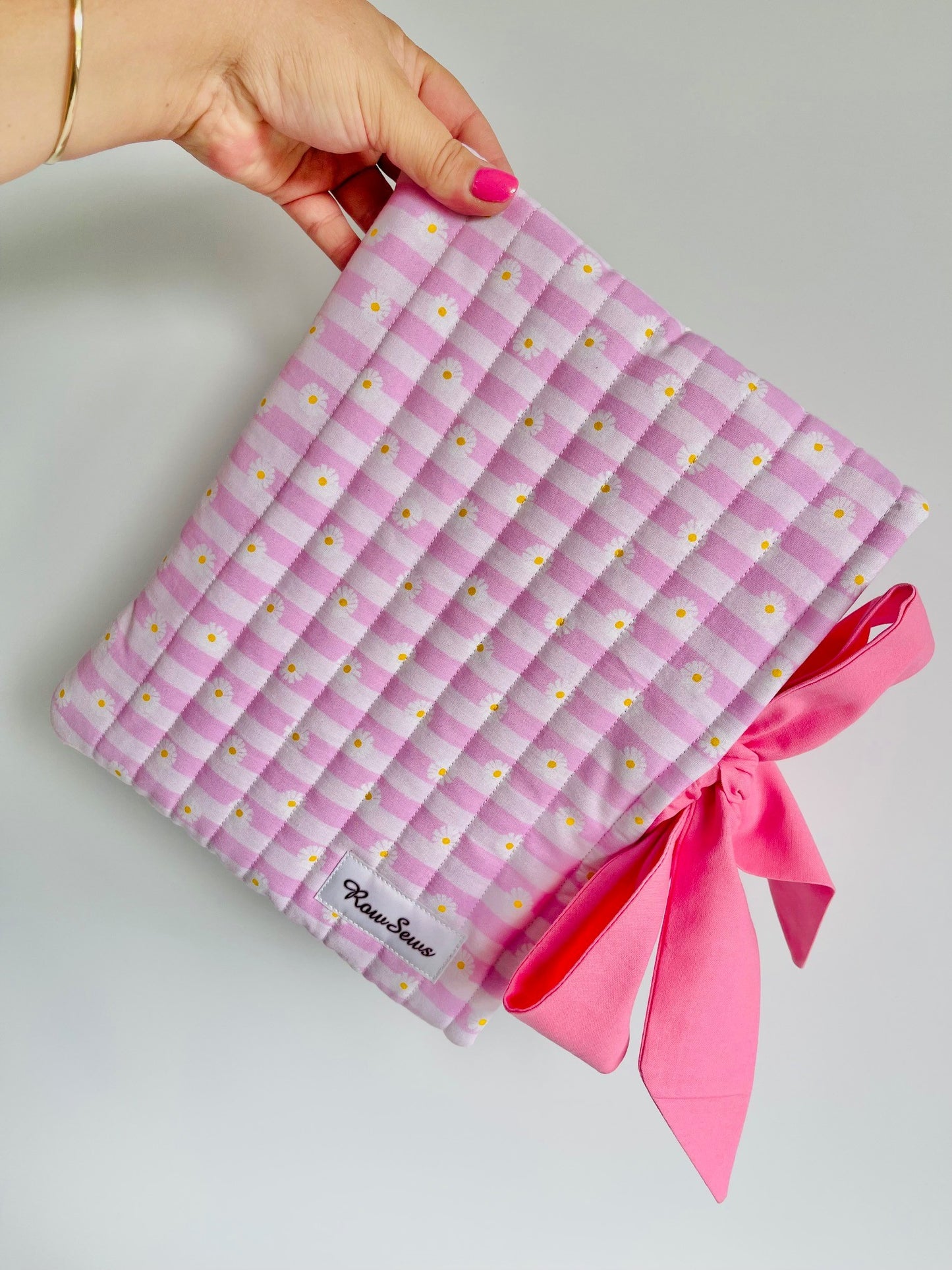 Quilted Book Sleeve - Daisy Dreams